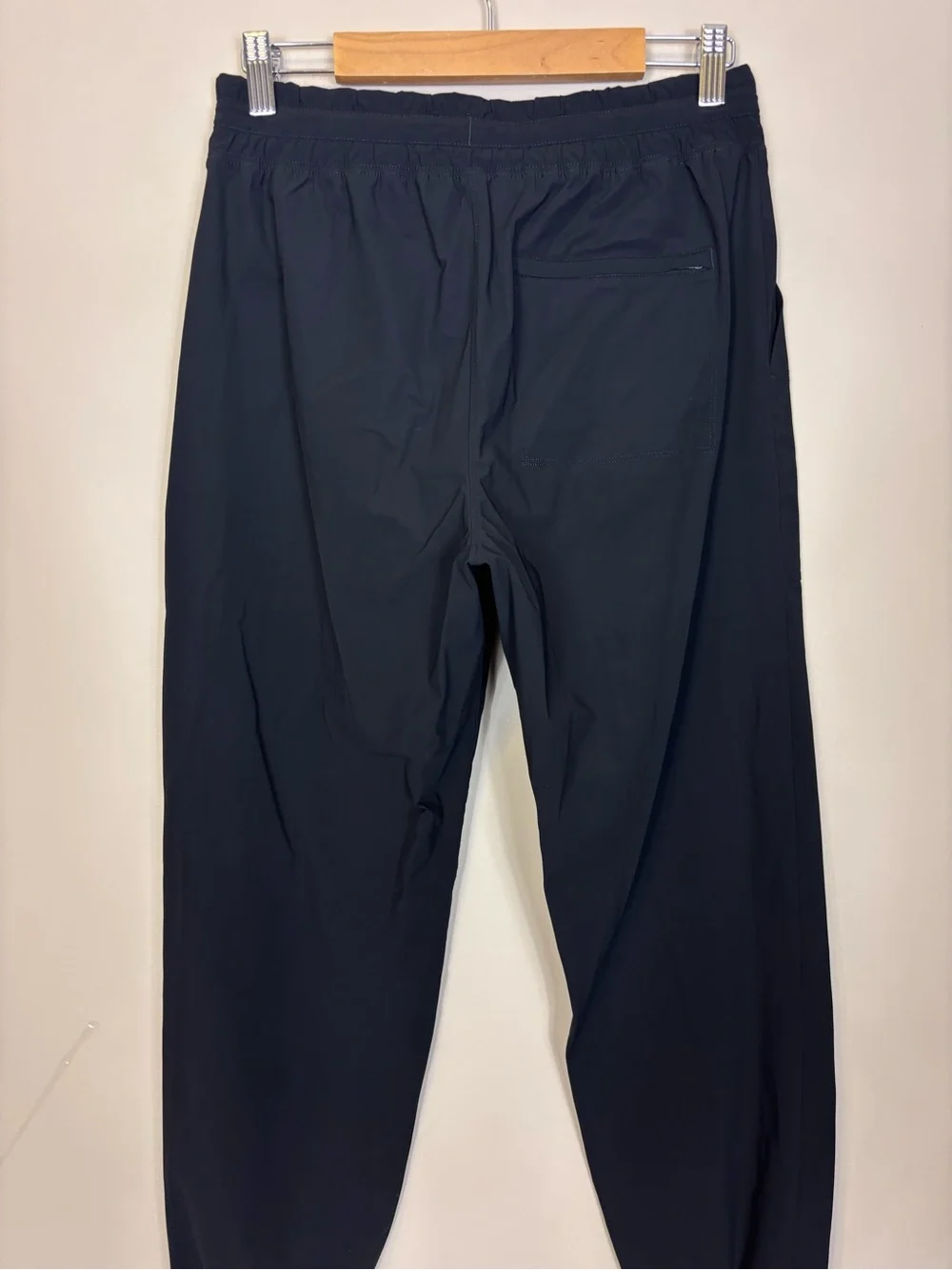 Vuori Men’s Black Jogger Track Pants Small